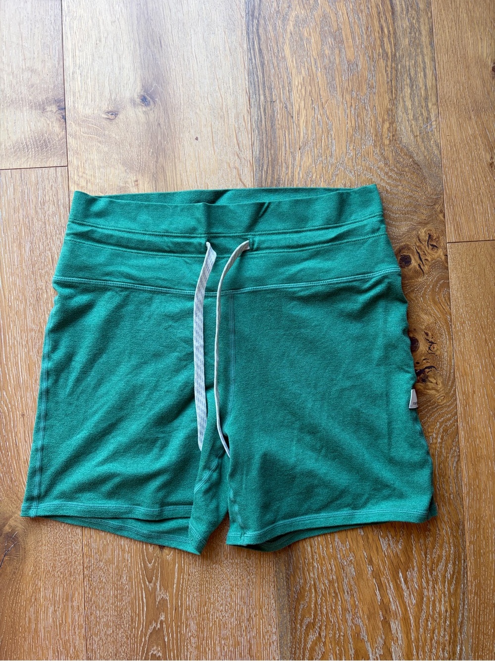Vuori Halo Kelly Green lounge short